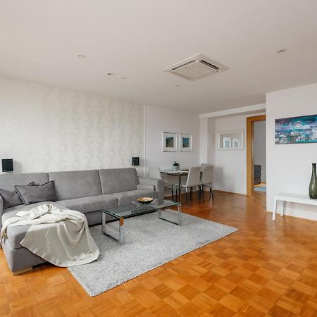 Roy 2 Bdr Apartment With Prague Castle View, Parking & Ac Exteriör bild