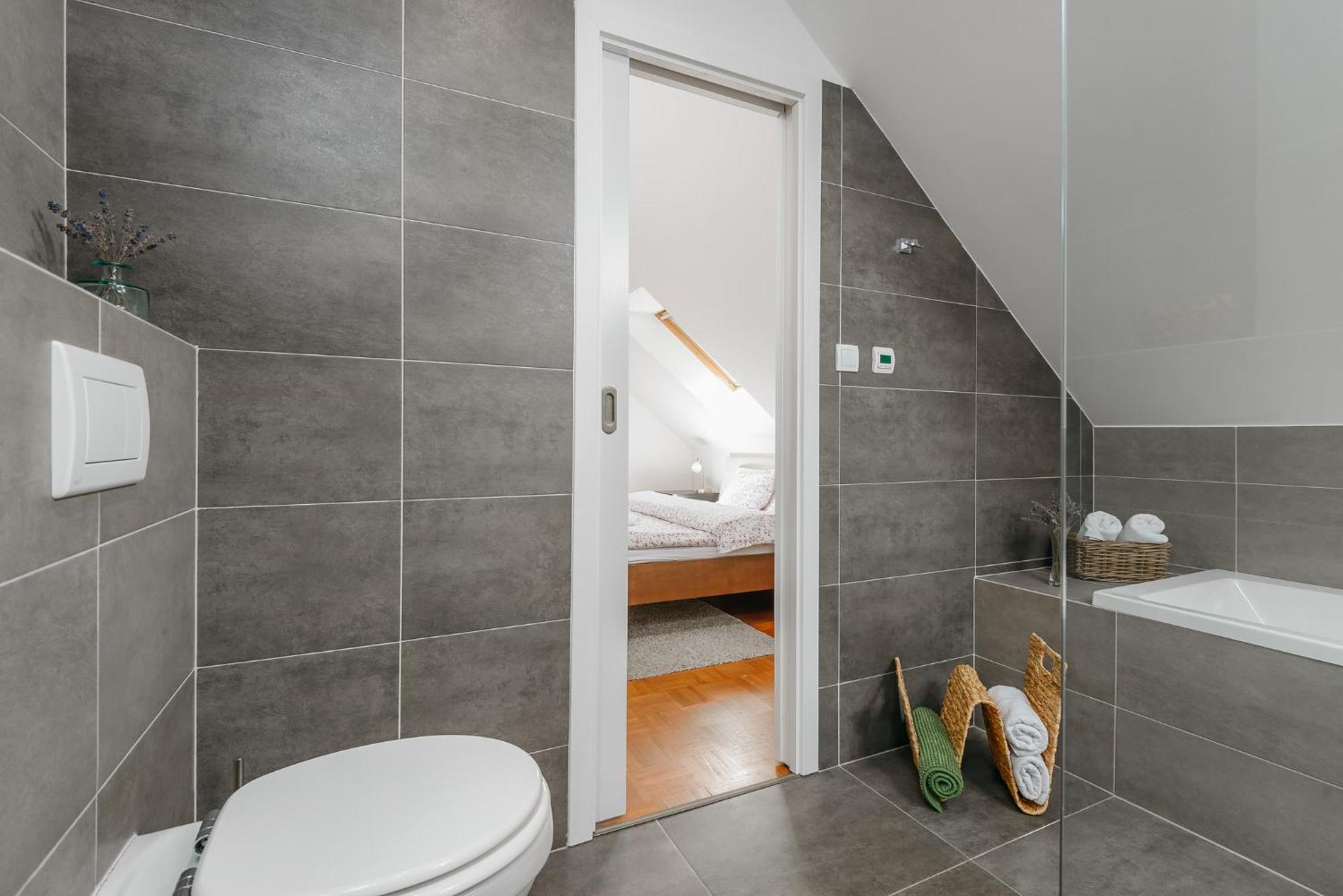 Roy 2 Bdr Apartment With Prague Castle View, Parking & Ac Exteriör bild