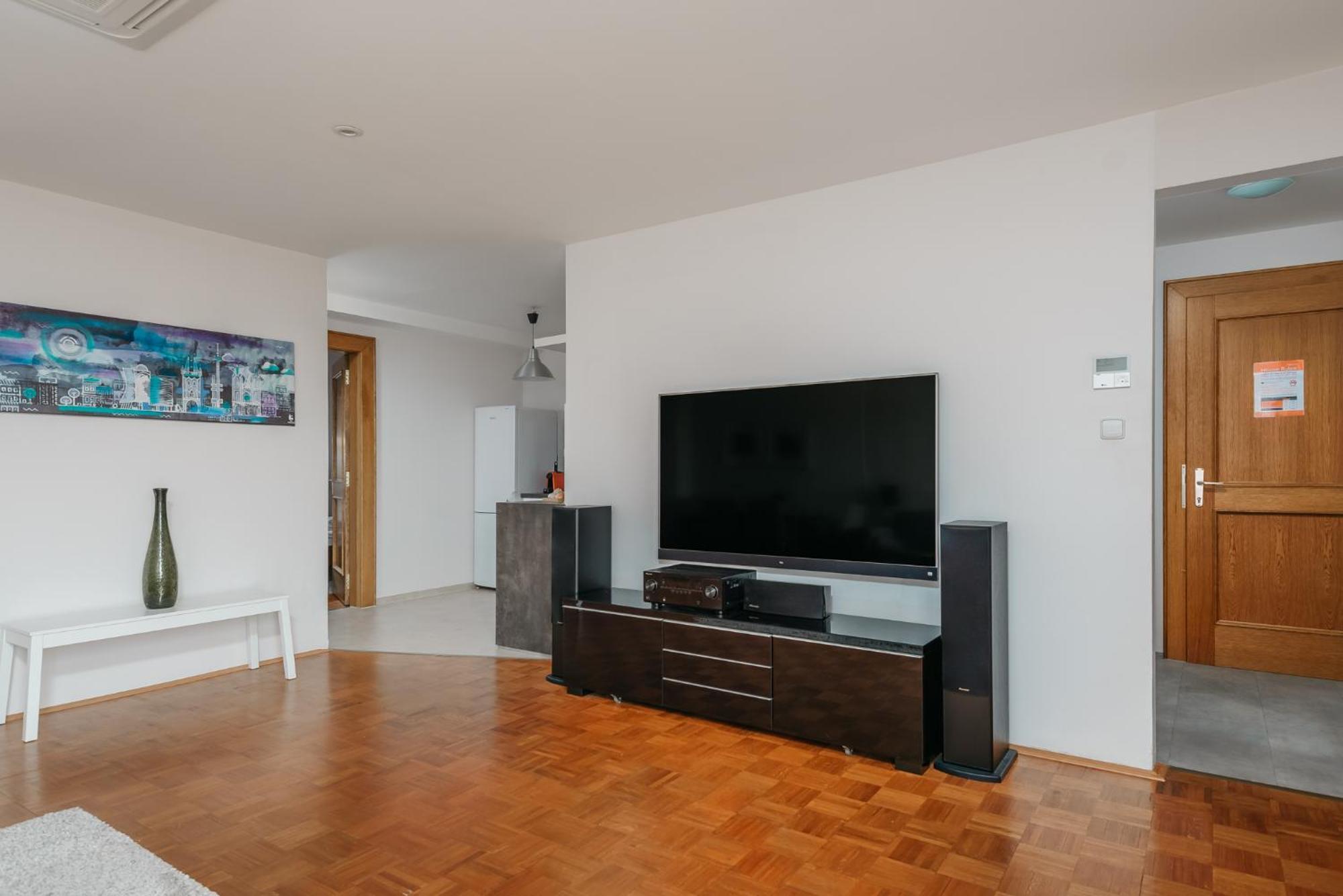 Roy 2 Bdr Apartment With Prague Castle View, Parking & Ac Exteriör bild