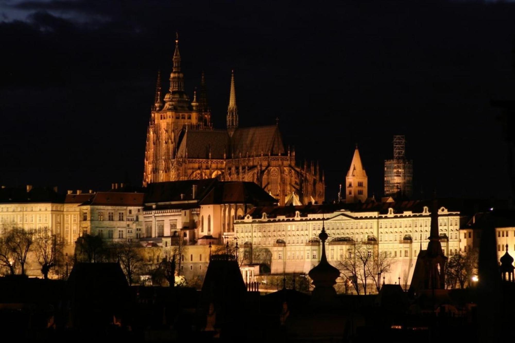 Roy 2 Bdr Apartment With Prague Castle View, Parking & Ac Exteriör bild