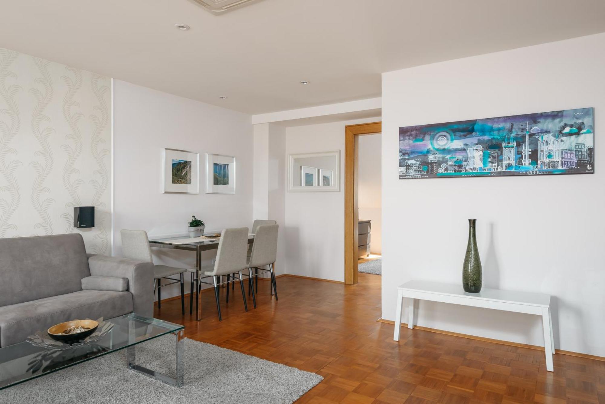 Roy 2 Bdr Apartment With Prague Castle View, Parking & Ac Exteriör bild
