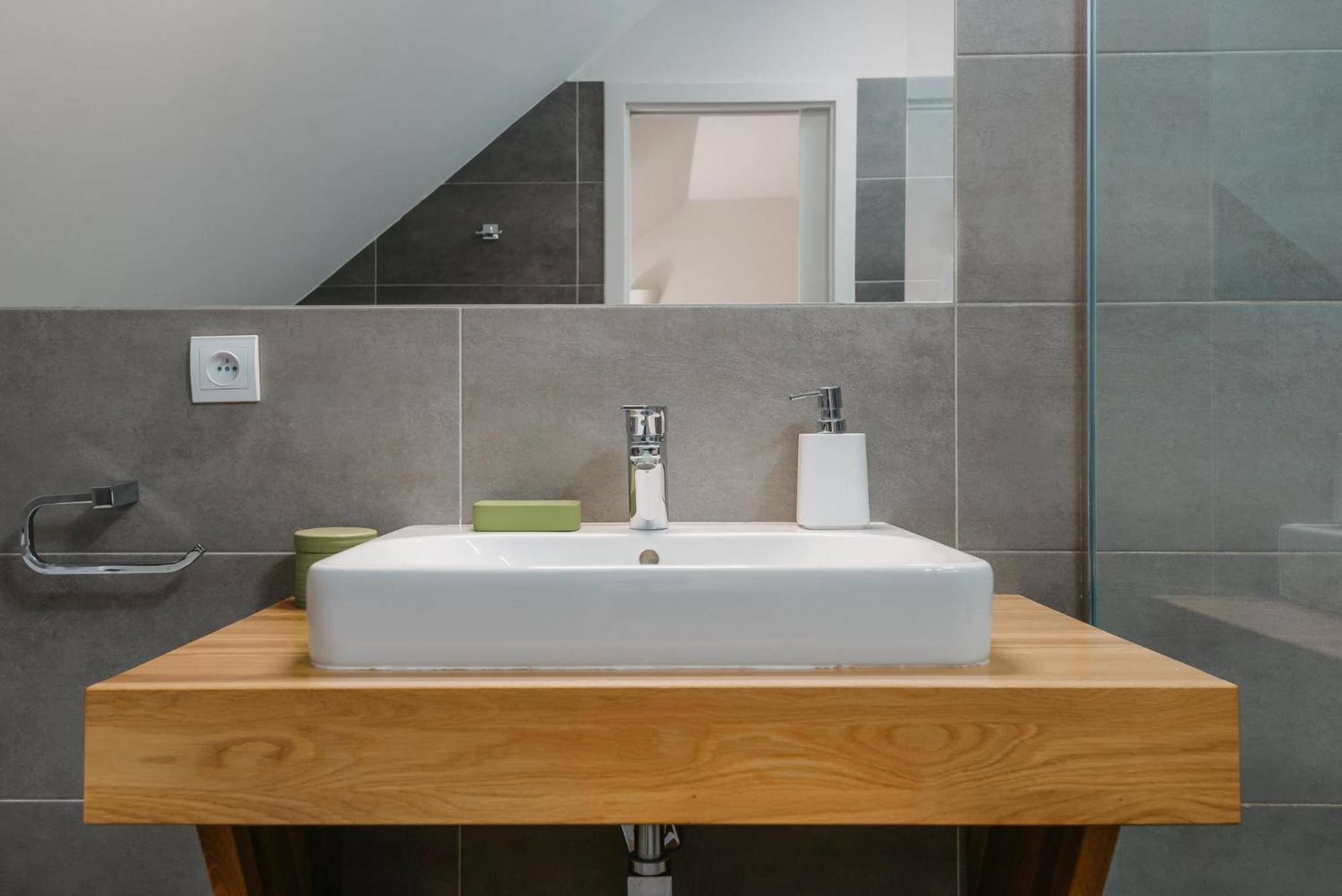 Roy 2 Bdr Apartment With Prague Castle View, Parking & Ac Exteriör bild