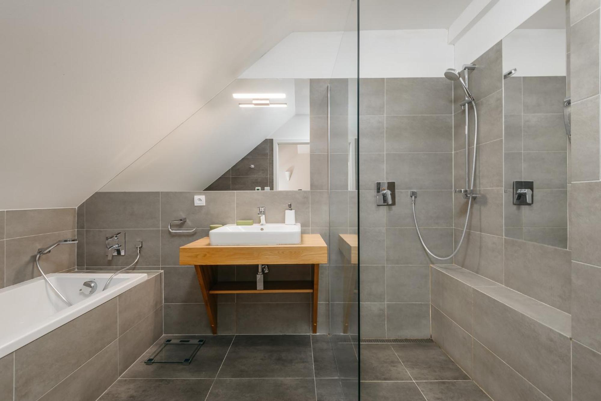 Roy 2 Bdr Apartment With Prague Castle View, Parking & Ac Exteriör bild