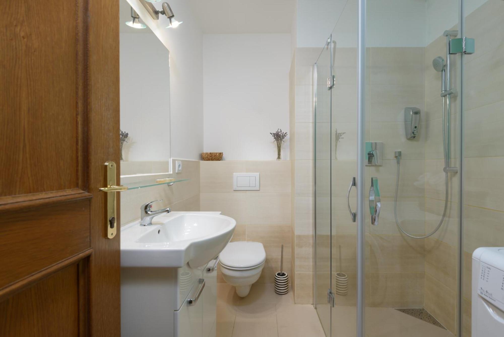 Roy 2 Bdr Apartment With Prague Castle View, Parking & Ac Exteriör bild