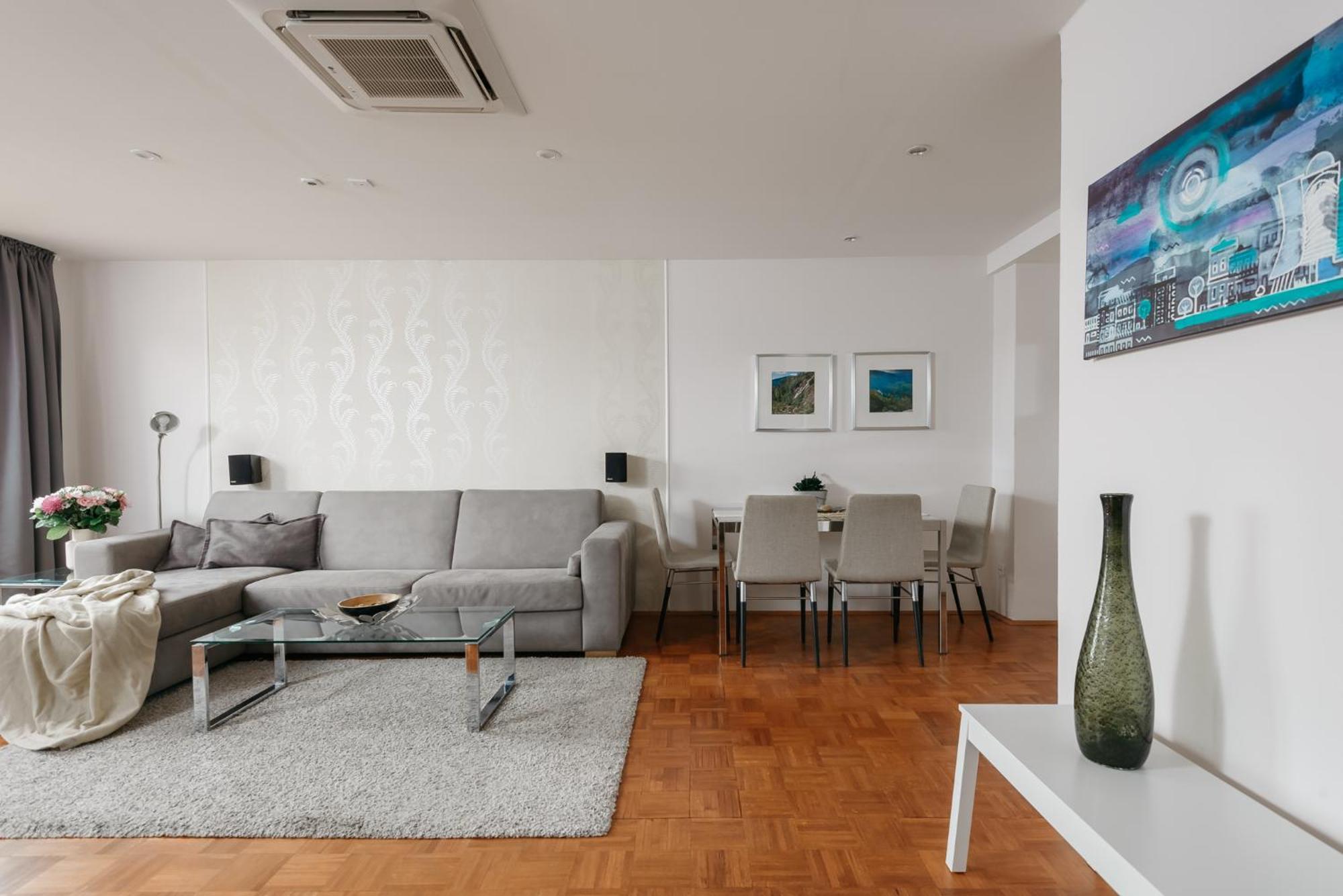 Roy 2 Bdr Apartment With Prague Castle View, Parking & Ac Exteriör bild
