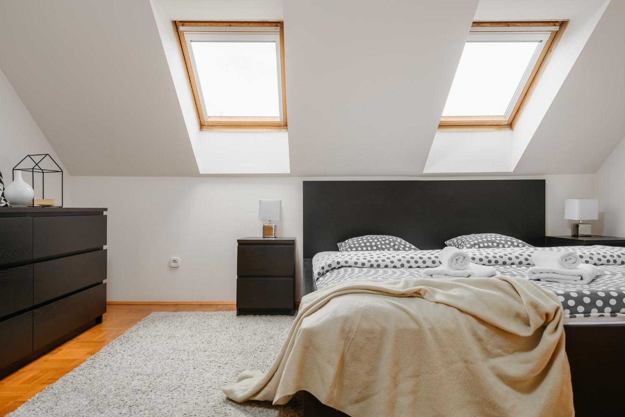 Roy 2 Bdr Apartment With Prague Castle View, Parking & Ac Exteriör bild