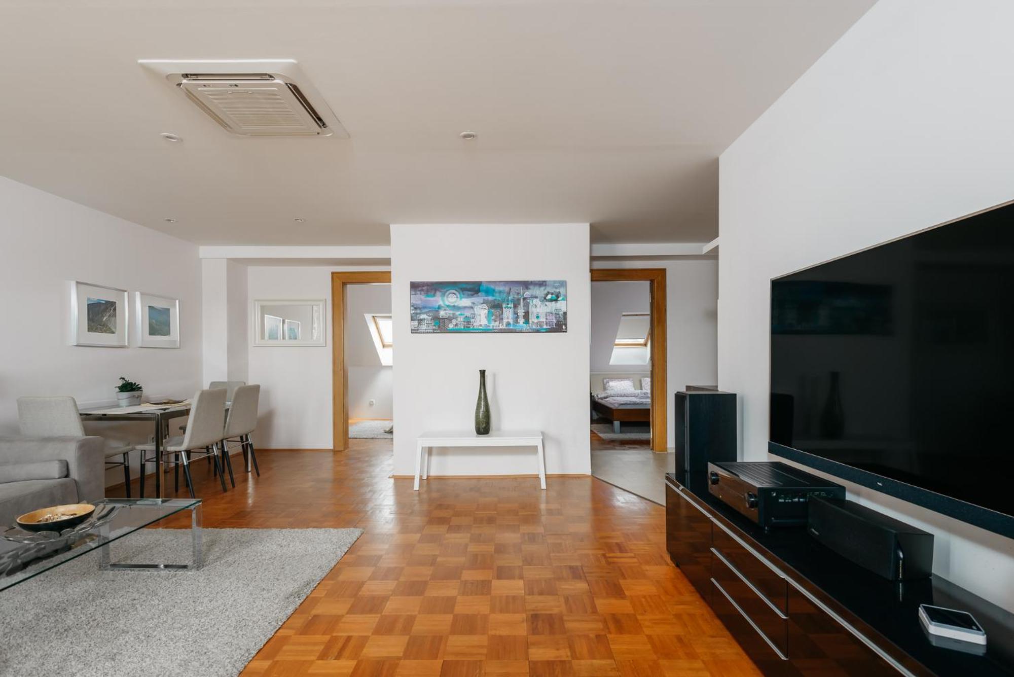 Roy 2 Bdr Apartment With Prague Castle View, Parking & Ac Exteriör bild