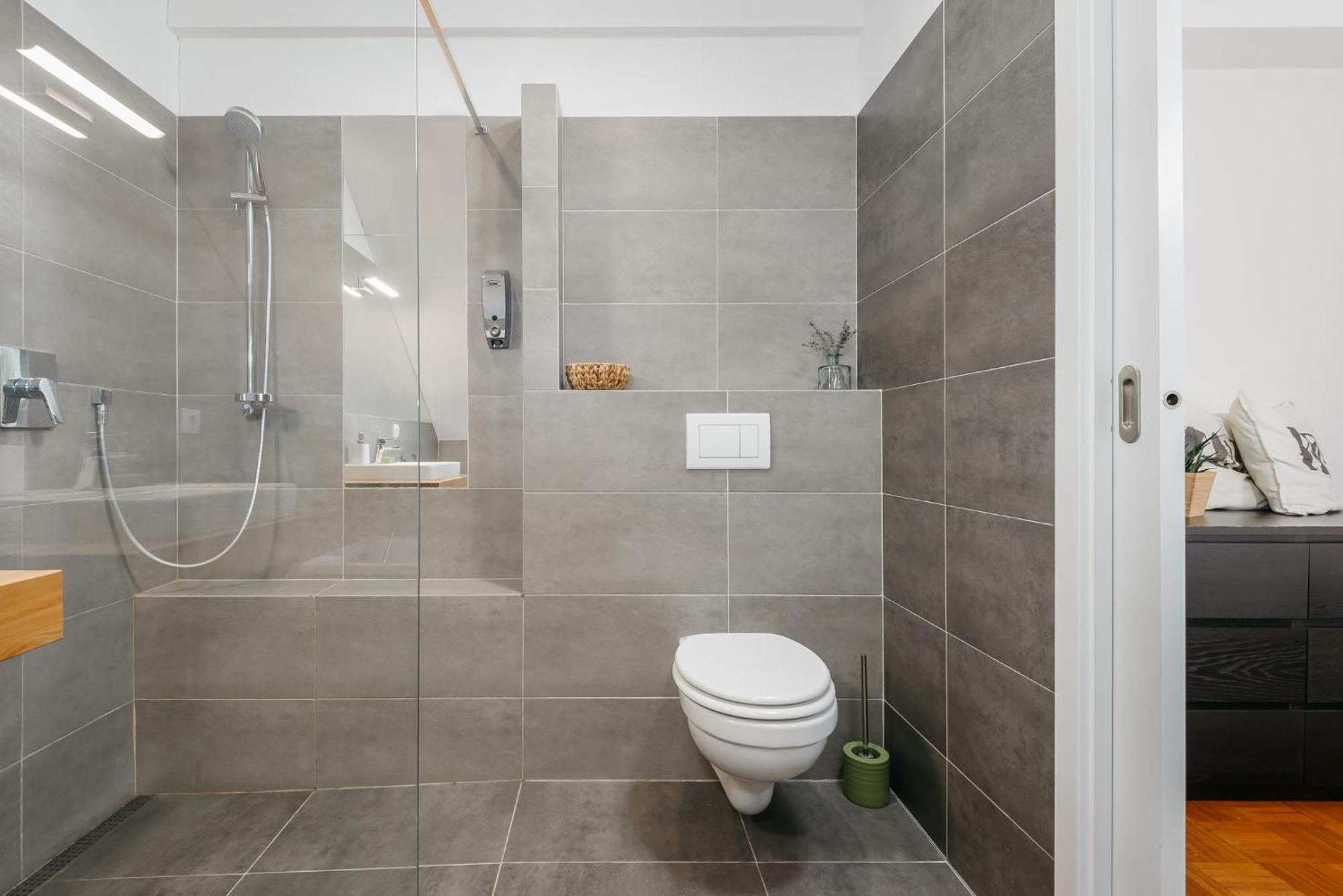 Roy 2 Bdr Apartment With Prague Castle View, Parking & Ac Exteriör bild