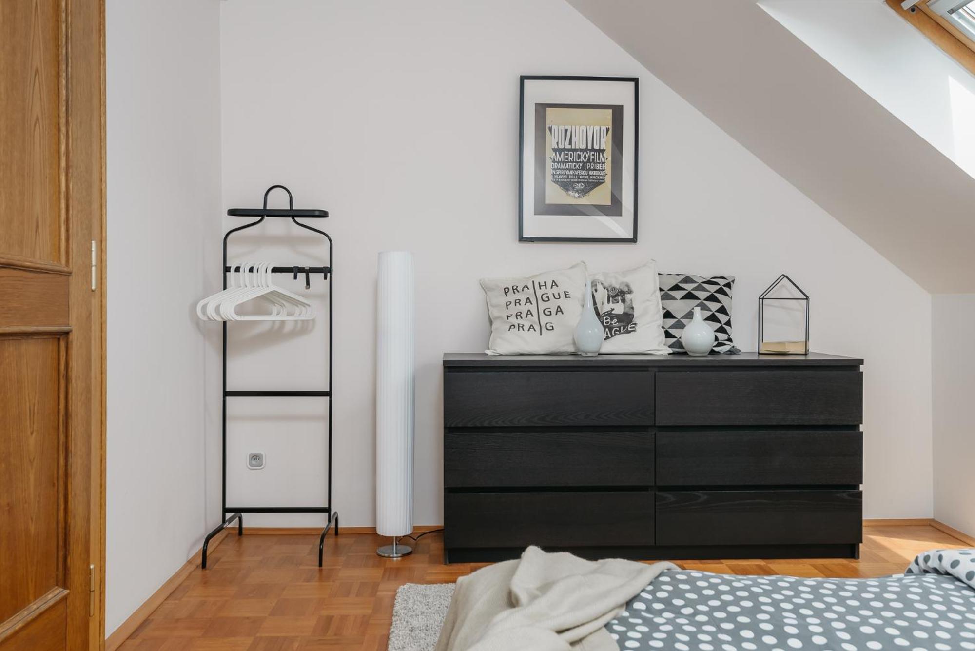 Roy 2 Bdr Apartment With Prague Castle View, Parking & Ac Exteriör bild