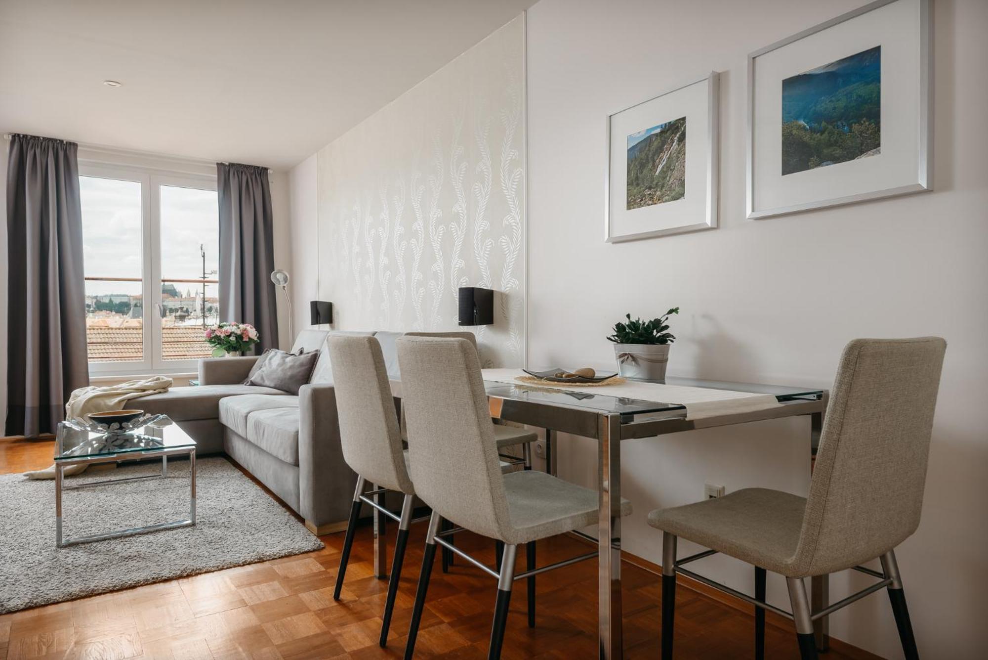 Roy 2 Bdr Apartment With Prague Castle View, Parking & Ac Exteriör bild